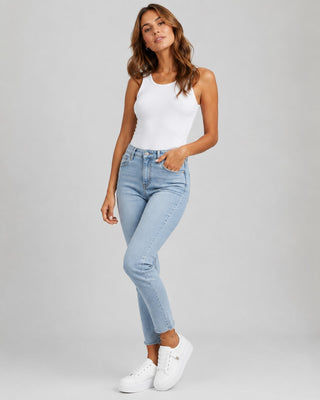 Modern White Sneakers Women Lace-Up Canvas Upper Comfortable Low-Profile Design for Everyday Wear