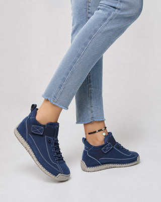 Minimalist Lace-Up Sneakers for Women Canvas Uppers Adjustable Fit Casual Everyday Style