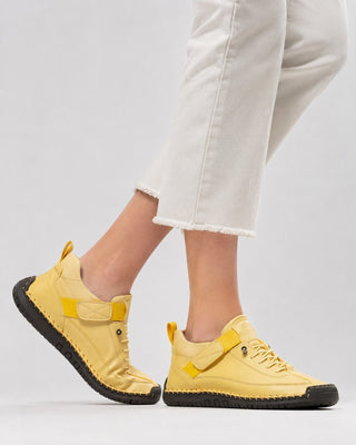 Minimalist Lace-Up Sneakers for Women Canvas Uppers Adjustable Fit Casual Everyday Style