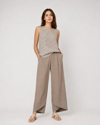 Casual Leaf Print Women's Pants Set with Sleeveless Layered Top and Wide-Leg Trousers