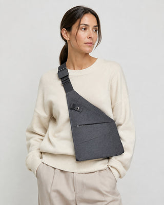 Sleek Black Crossbody Bag with Adjustable Strap Anti-Theft Design and Multiple Compartments