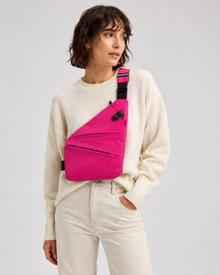 Sleek Black Crossbody Bag with Adjustable Strap Anti-Theft Design and Multiple Compartments