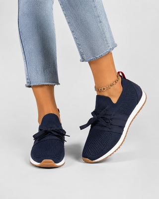Modern Lace-Up Sneaker for Women Knit Upper Contrast Sole Everyday Casual Wear